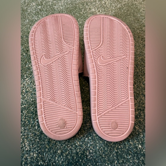 Women’s Nike Benassi Slide Sandals - Size 10 - Picture 7 of 9